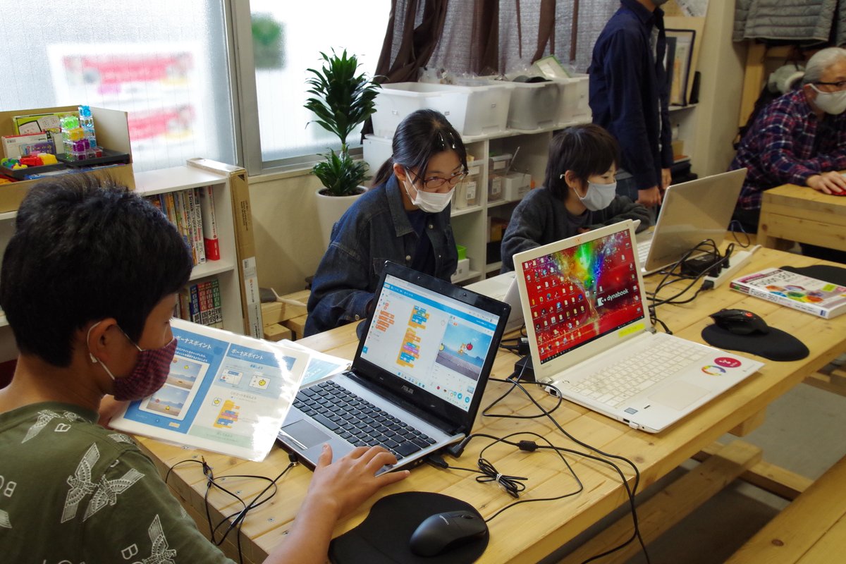 CoderDojoKamiJP's tweet photo. こんにちはCoderDojo紙屋町（広島）チャンピオンの竹口です。
先日は72回目のCoderDojo紙屋町（会場：ProGym 自由で楽しい創作クラブ）を開催しました。

会場
https://t.co/tjD53P0pkj

今回は初参加者２名、先月はじめて来てくれたニンジャも再度来てくれました。 https://t.co/iriOsJFiXt