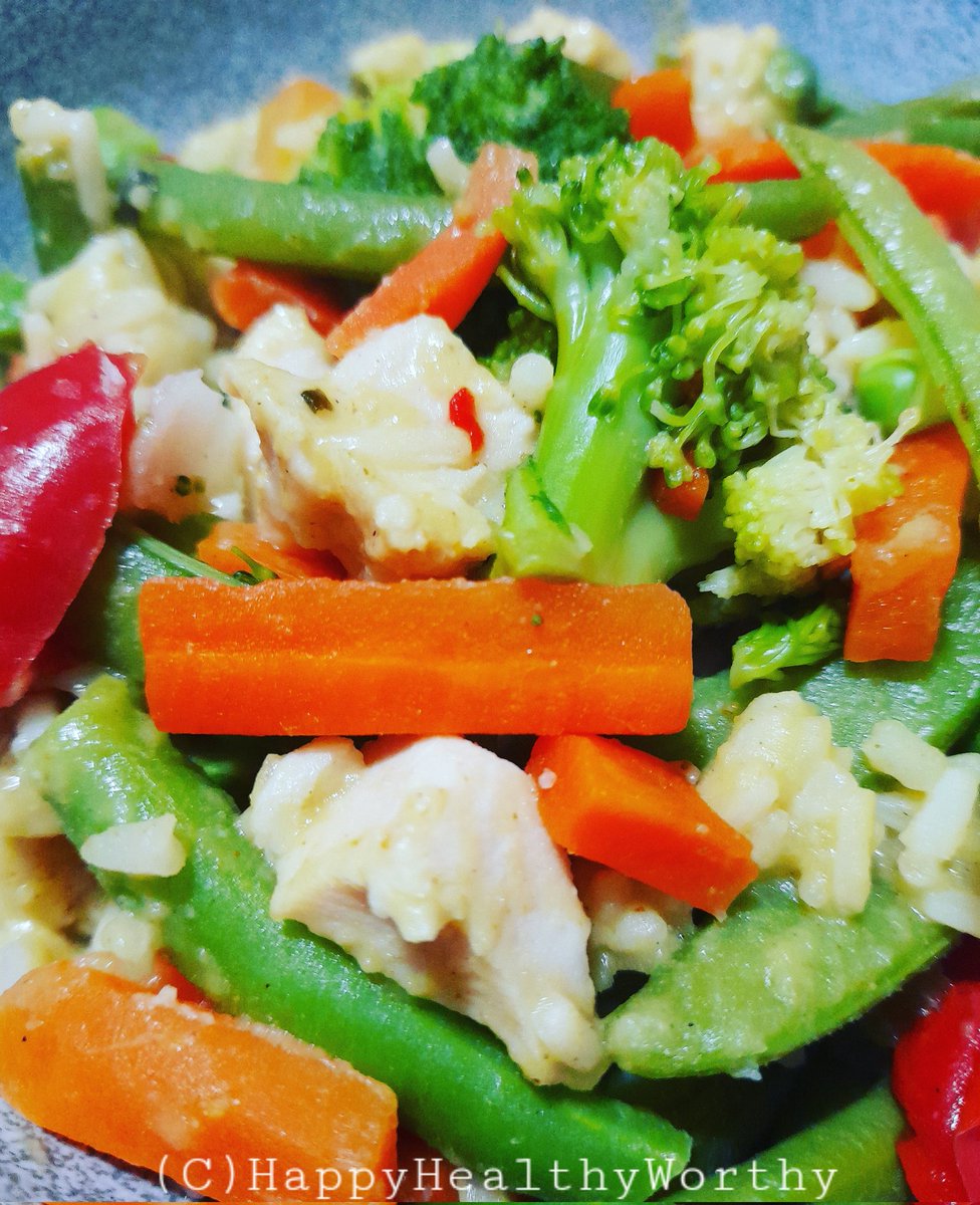 KerrieMaree1's tweet photo. A simple homemade Thai Green Curry Chicken & Vegetable dish here for dinner tonight. Portion controlled. Balanced meal. All in moderation.
#food #foodie #Thai #curry #chicken #vegetables #foodblogger #delicious #portioncontrolledmeals #foodpics #foodphotography #yum https://t.co/DV37VcpMlw
