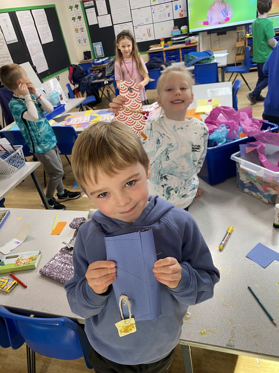 ValewoodPrimary's tweet photo. #WorldChildrensDay2021 at ♥️VPS:
Team 2👫 decided they wanted an inside-outside day of learning. Brilliant #LeadTheLearning creativity in the forest and in the classroom too! ⭐️👫 https://t.co/178louNHIu