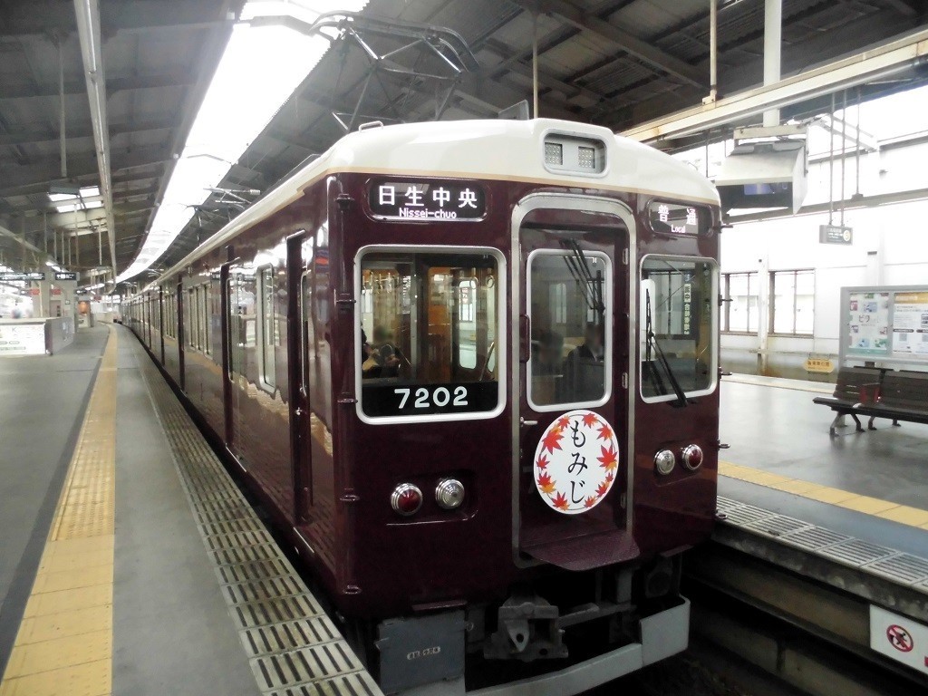 OTM_HS_JS5701F's tweet photo. 1枚目:能勢電鉄7200系7202編成🚃
川西能勢口駅🚉にて撮影📷
2枚目:能勢電鉄5100系5138編成🚃
3枚目:能勢電鉄5100系5124編成🚃(おまけ画像📷)
山下駅🚉にて撮影📷
#のせでん #能勢電 #5124F #5138F
#7202F
※:7202編成🚃の先頭部連結器が完全に傾いて⤵️いましたね。😓 https://t.co/IzH1Hqhf7j