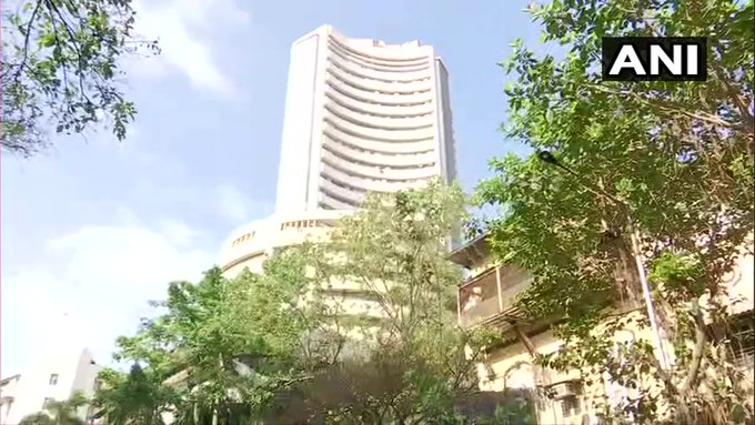 ANI's tweet photo. Sensex tumbles 1063.98 points, currently at 58,572.03. https://t.co/0i3mtreh1i
