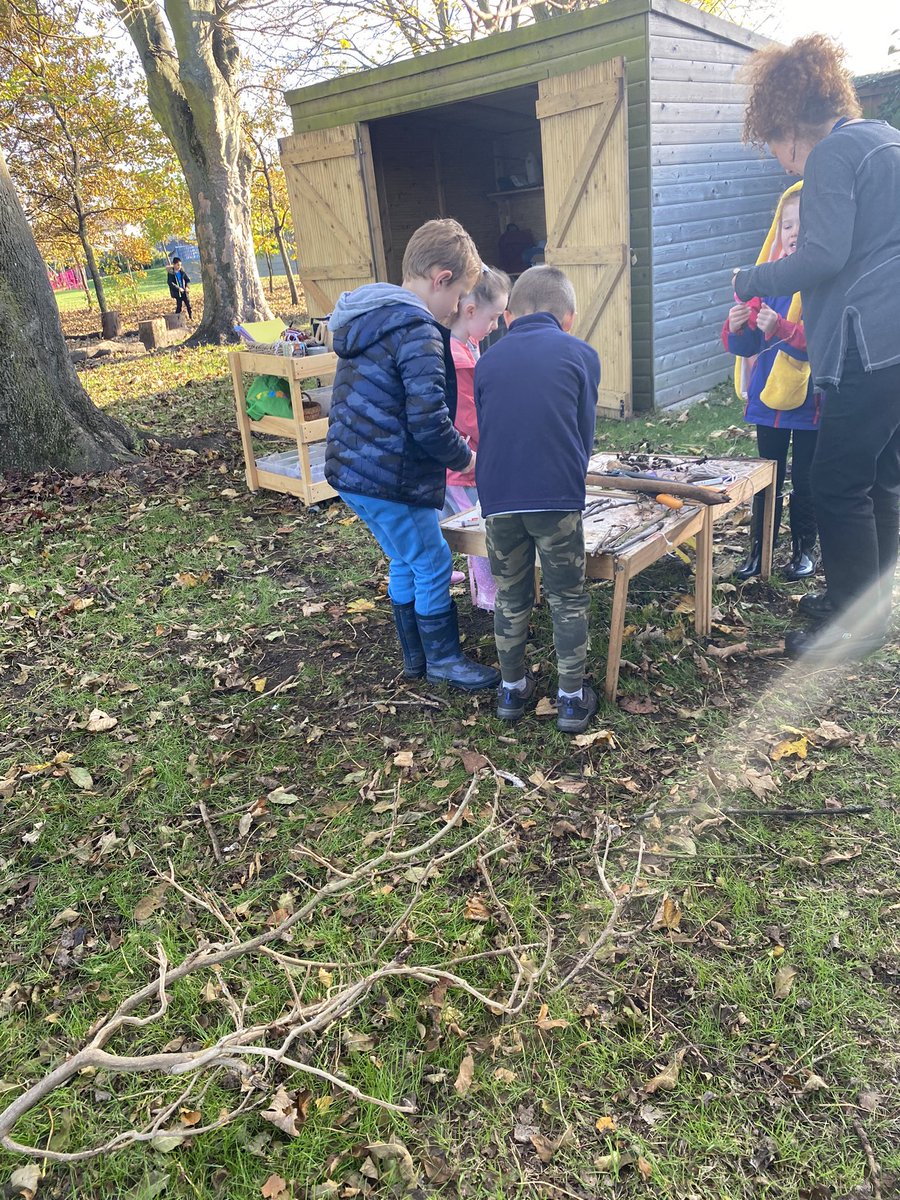 ValewoodPrimary's tweet photo. #WorldChildrensDay2021 at ♥️VPS:
Team 2 👫 enjoyed the lovely, autumn weather and their collaborations and creativity are second to none. Brilliant #LeadTheLearning 👫! Who doesn’t love climbing a tree and making seed bombs for our 🐦 ?! 🌳 #ForestSchool https://t.co/TlxJ6AOsy0