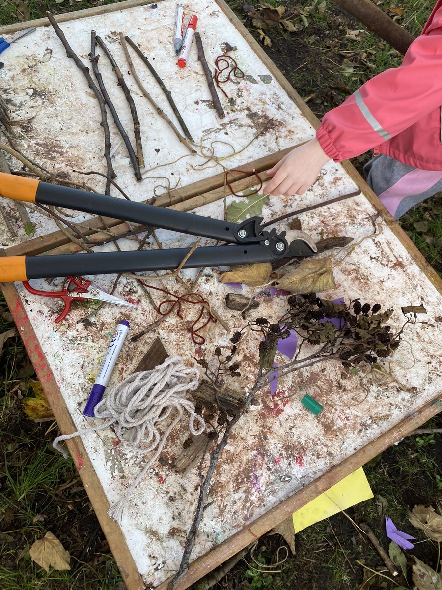 ValewoodPrimary's tweet photo. #WorldChildrensDay2021 at ♥️VPS:
Team 2 👫 enjoyed the lovely, autumn weather and their collaborations and creativity are second to none. Brilliant #LeadTheLearning 👫! Who doesn’t love climbing a tree and making seed bombs for our 🐦 ?! 🌳 #ForestSchool https://t.co/TlxJ6AOsy0