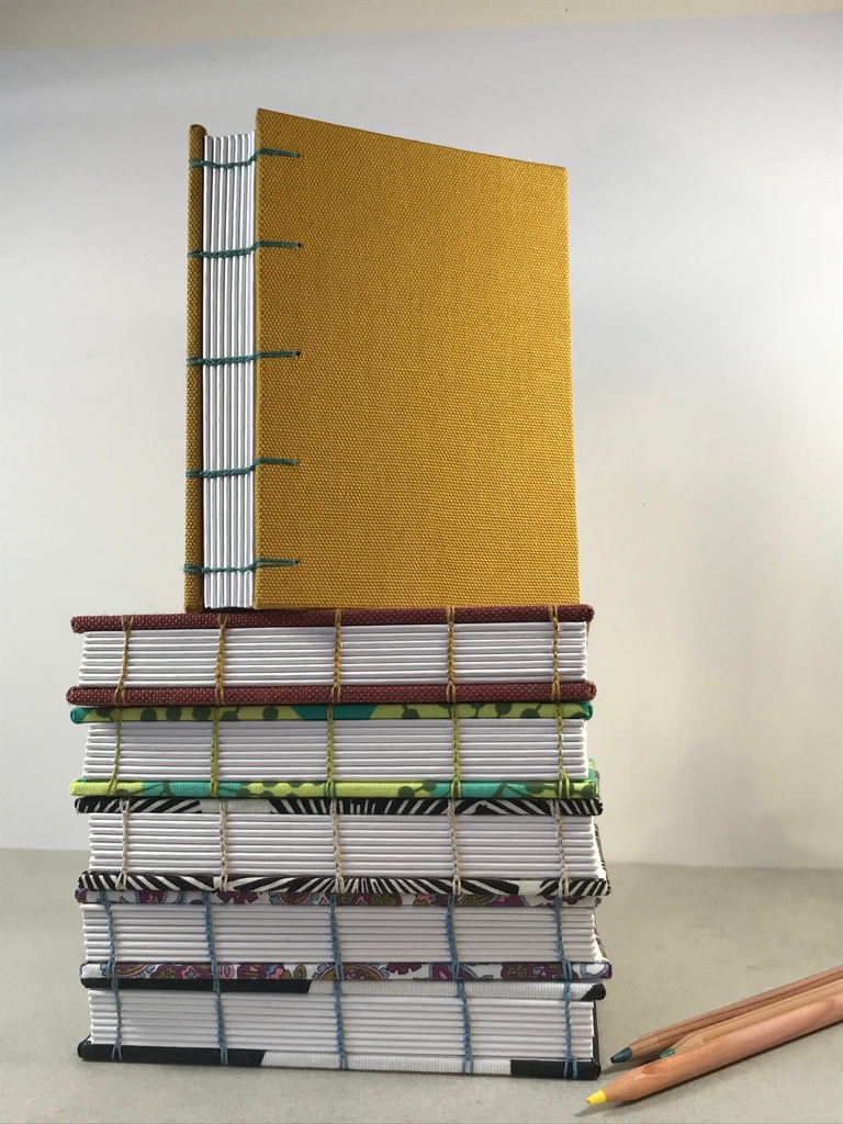 HelloFlorrie's tweet photo. Stacks of new blank and lined A6 and A5 books can be found on the new Florrie Website! check it out here 👇
https://t.co/P8699T7ypA
#handmadebook #giftforwriter #handmadeuk #earlybiz #uniquenotebook #writersam #artists #sketchbook #notebook #madeinscotland https://t.co/EJ3opPhfZy