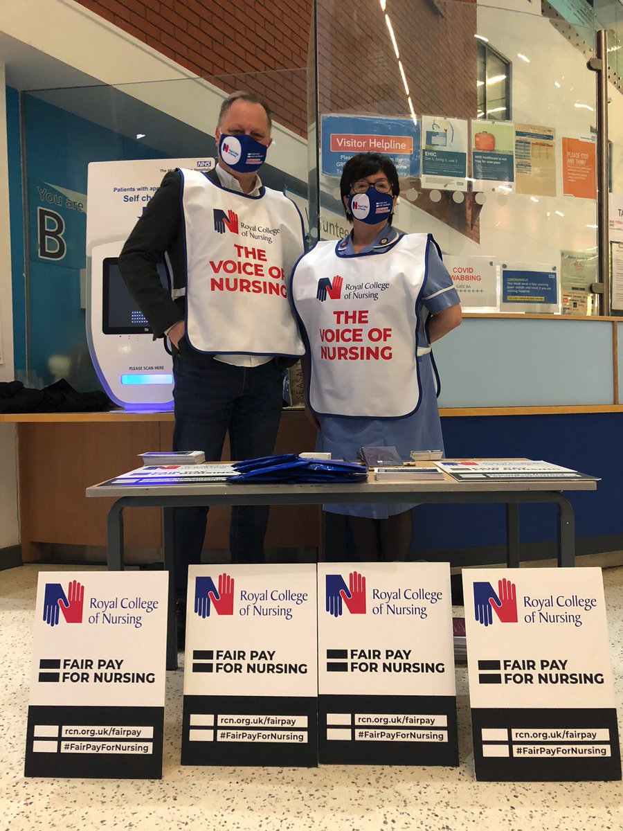 RCNYorksHumber's tweet photo. Out early at Pinderfields hospital,  @MidYorkshireNHS handing out #fairpayfornursing leaflets &amp; talking to @thercn members about pay. Come &amp; say hello. https://t.co/v49e5HlLLq