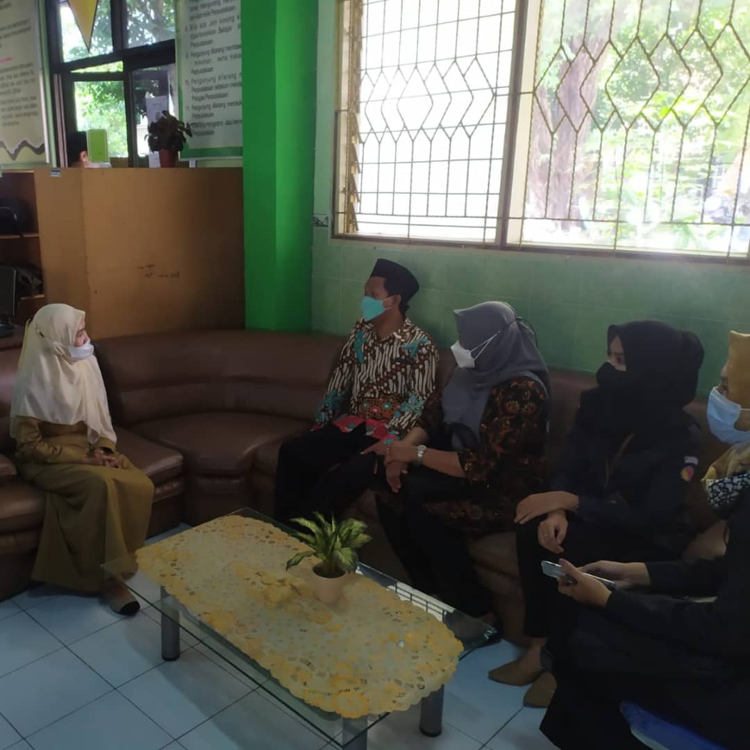 BawasluKotaMjkt's tweet photo. Senin, 22 November 2021, Bawaslu Kota Mojokerto melakukan penandatanganan kerjasama (MoU) dengan SMAN 2 Kota Mojokerto tentang Pendidikan Pengawasan Partisipatif dan Demokrasi.
#SMAN2KotaMojokerto
#bawaslukotamojokerto
#smanda #Kotamojokerto #mou #kerjasama https://t.co/ocaPK550jk