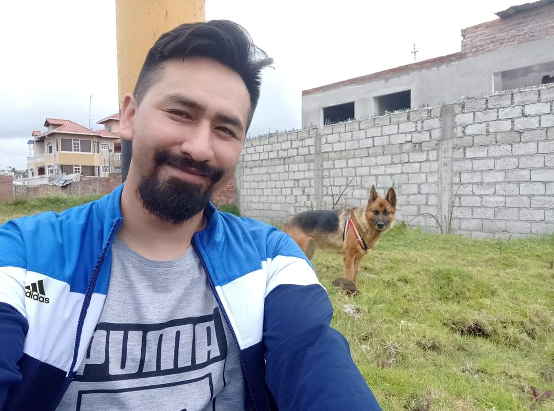 DiegoZ_Designer's tweet photo. No conozco la receta de la felicidad, pero seguro en eso debe incluir mi negra bella. 😍🐶 https://t.co/70tBWhf5zE