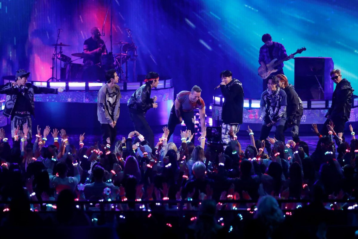 FreshGboyD's tweet photo. ตำนานก็คือนาน 
#BTSxAMAs BTS #AMAsTNT @BTS_twt https://t.co/vhVFaMH7Yl