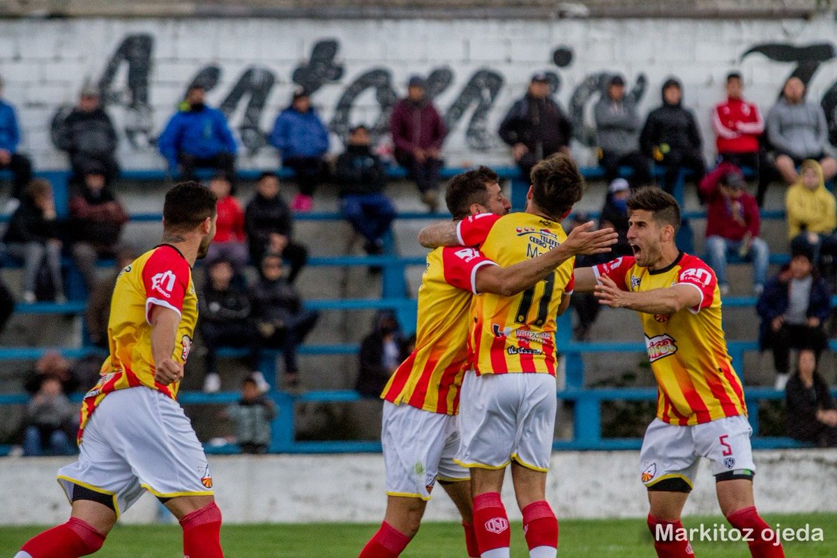 #TRFA21 || RESULTADO 1ERA FECHA
El partido, trabado desde el primer minuto, termino con victoria cruzada por 2 a 1 con goles de Reynoso y Jara. Había empatado Sanchez de manera transitoria y fue expulsado Chaco Torres en los primeros minutos del complemento. 

#VamosCruZado❤💛