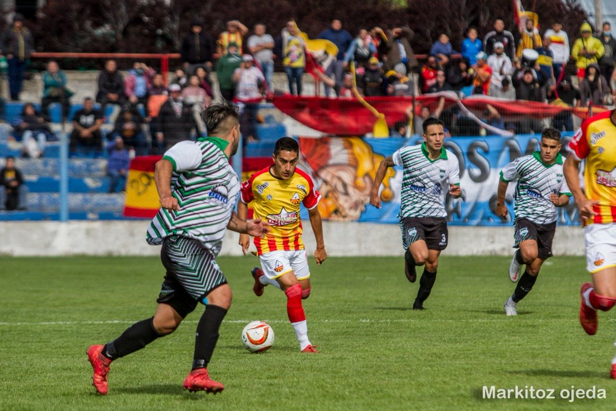 CruzDelSurBRC's tweet photo. #TRFA21 || RESULTADO 1ERA FECHA
El partido, trabado desde el primer minuto, termino con victoria cruzada por 2 a 1 con goles de Reynoso y Jara. Había empatado Sanchez de manera transitoria y fue expulsado Chaco Torres en los primeros minutos del complemento. 

#VamosCruZado❤💛 https://t.co/a6N92dnOxR