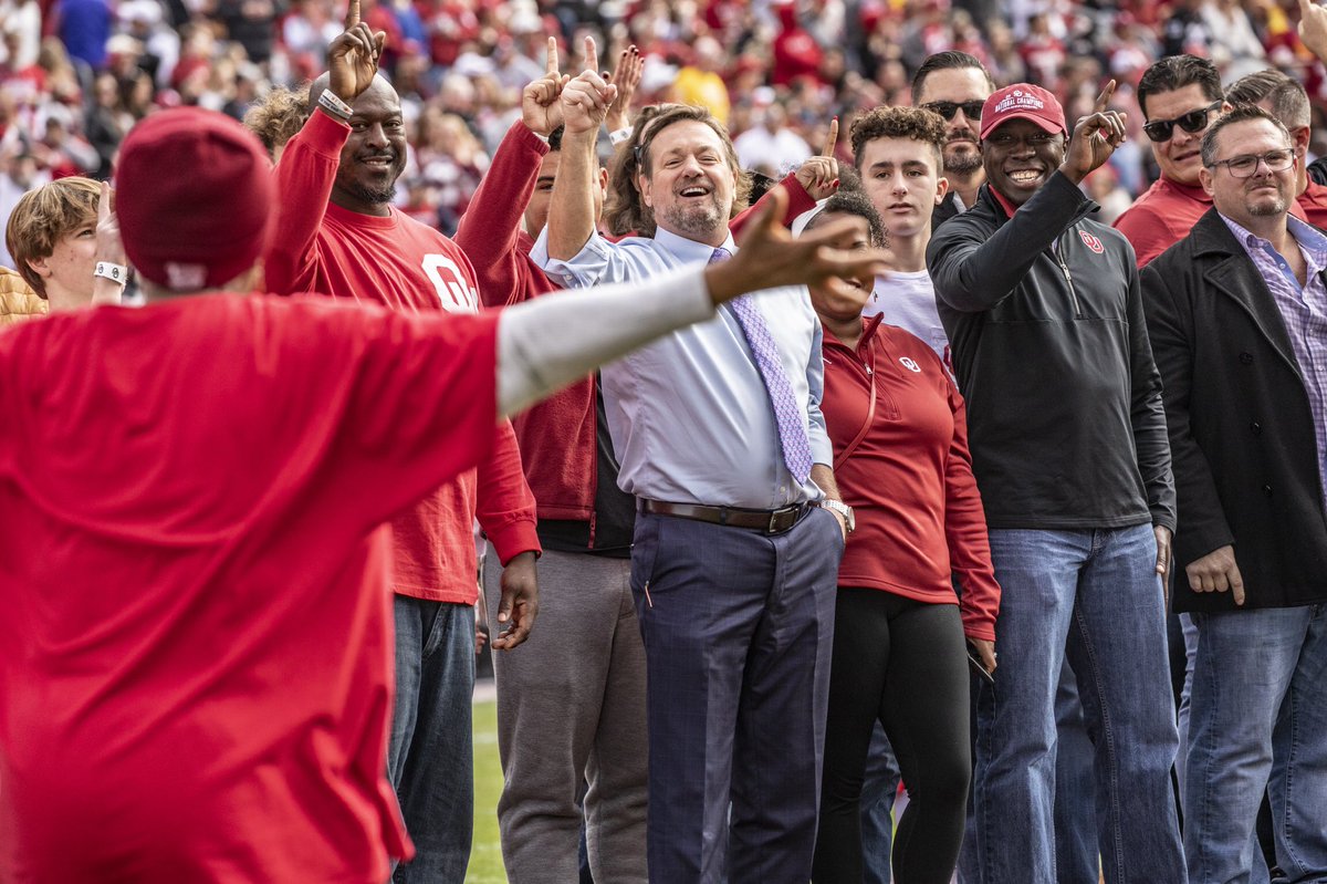 OU_Football's tweet photo. Great weekend. Great friends.
Great memories.

https://t.co/AR0VFK46Hm | #ChampU🏆

#OUDNA #BoomerSooner https://t.co/xRzgh8nmo8