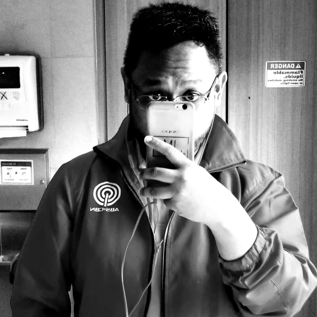 jmsantosreyes's tweet photo. Self, marupok ka lang. Pero hindi ka tanga. Okay? #MoveOnNa https://t.co/fG56FzWJjx