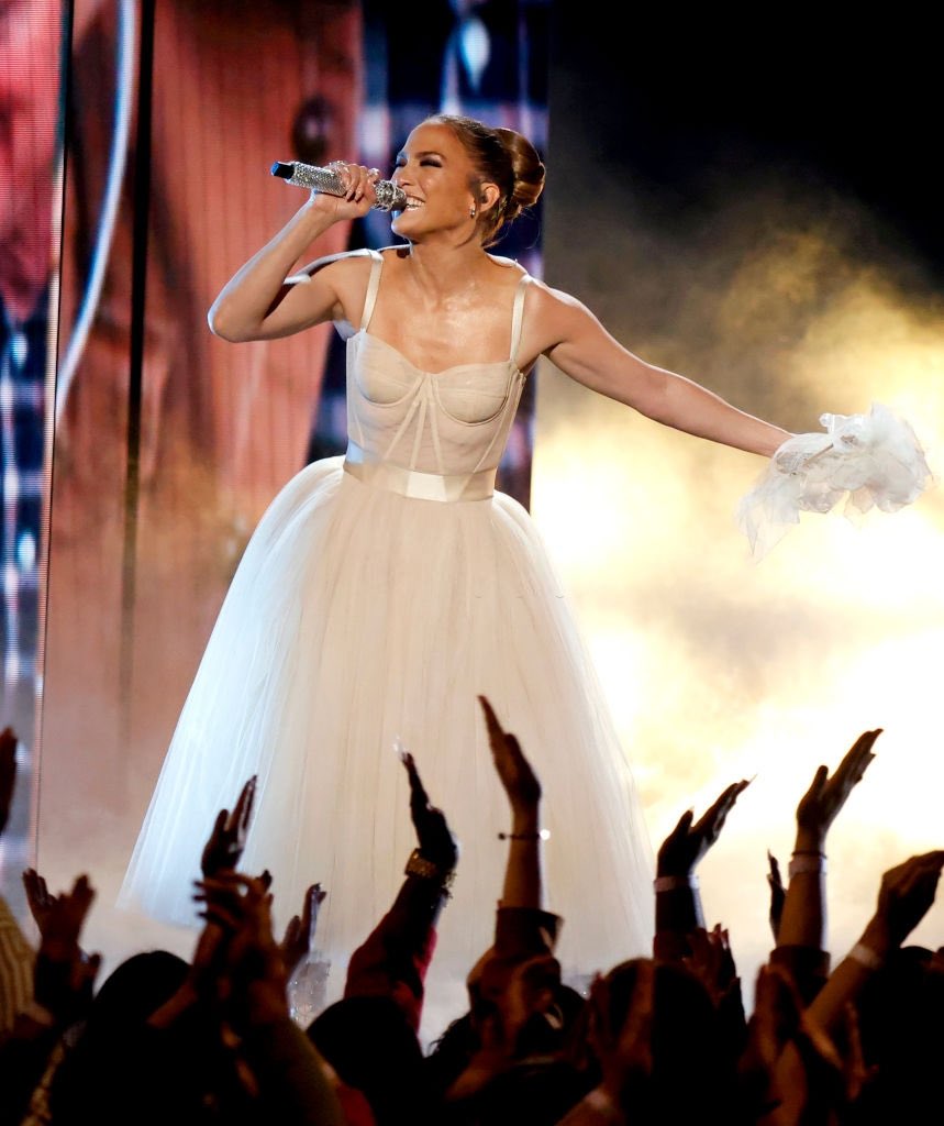 DiellyRodrigu12's tweet photo. I Love you @JLo 
@MarryMeMovie #OnMyWay #AMAs https://t.co/IfiVgbgnyM