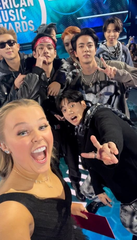 AndyMV40878318's tweet photo. Los reyes
#BTSxAMAs #BTS_twt https://t.co/5958blcRTp