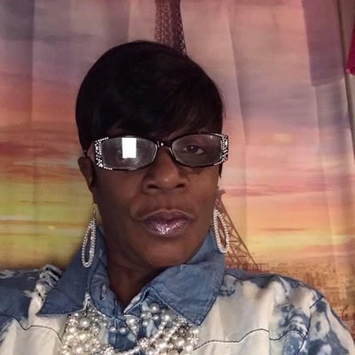 glammomsbling's tweet photo. #NewProfilePic https://t.co/PzNNMXTpZi
