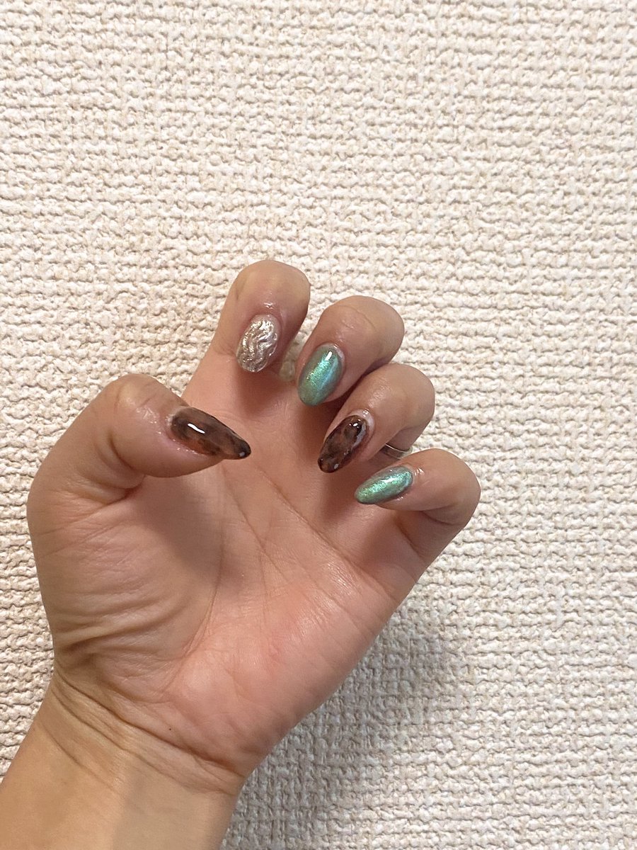 namimaru0620's tweet photo. #セルフネイル #オーロラネイル #べっこうネイル https://t.co/VhIUbJmgaG