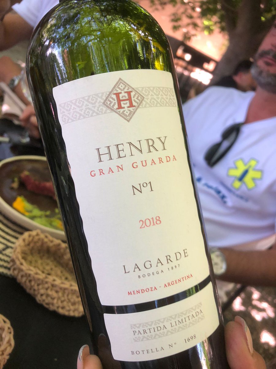 Cuando sabes que sos el 1... tiene un potencial de guarda muy grande .. pero esta buenisimo.. <a href="/BodegaLagarde/">Bodega Lagarde</a> <a href="/sofiapescar/">sofiapescarmona</a> #henryguarda mi Blend en la tierra del sol y vino #Mendoza