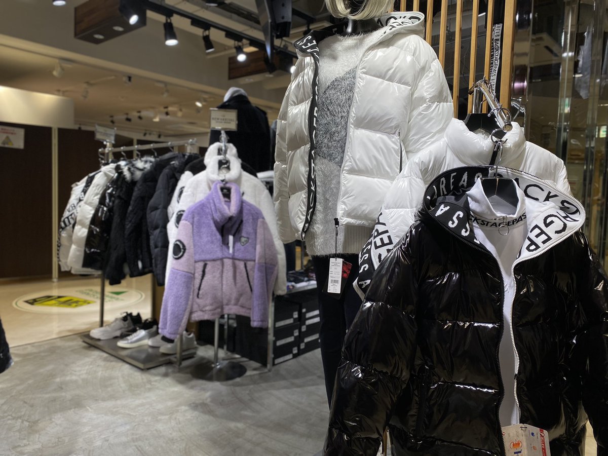 yuki_hydey's tweet photo. SHIBUYA ZY.オープンしてます👈

新作アウター早くも品薄になってきました😱😱

冬物まだの方はお早めに💨

カッコよくコーデできるアイテム揃えてお待ちしてます👀

#shibuyazy
#BUFFALOBOBS
#NieR_tokyo https://t.co/kJOLAa2lf8