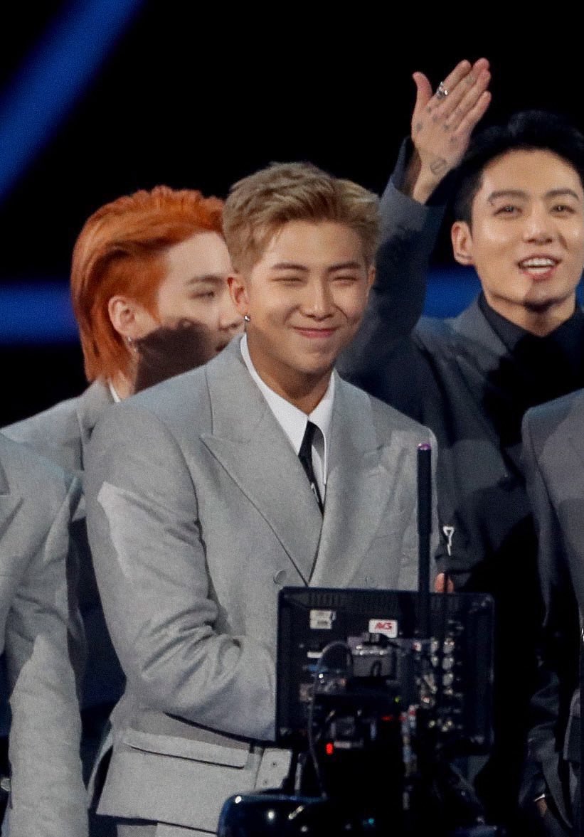 jooniesloops's tweet photo. and there it is, namjoon’s best boy smile ☺️ #RM #BTSxAMAs #AMAsTNT BTS @BTS_twt https://t.co/0g4a7Ycq46