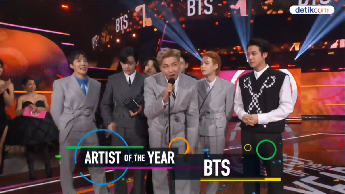 likechizu's tweet photo. Congratulation @BTS_twt to win all nominations (3 awards) at the 2021 #AMAs

🏆 Artist of The Year
🏆 Favorite Pop Song (Butter)
🏆 Favorite Pop Duo or Group https://t.co/knEvLeWyrl