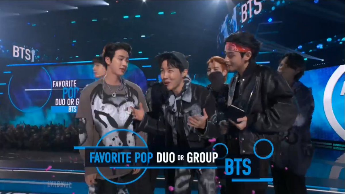 likechizu's tweet photo. Congratulation @BTS_twt to win all nominations (3 awards) at the 2021 #AMAs

🏆 Artist of The Year
🏆 Favorite Pop Song (Butter)
🏆 Favorite Pop Duo or Group https://t.co/knEvLeWyrl