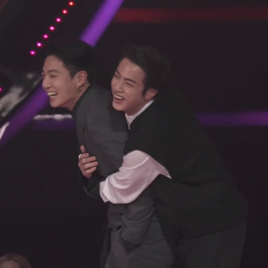 seesawkjin's tweet photo. depression: cured

#AMAsTNT BTS @BTS_twt https://t.co/HfzJcxVyv0