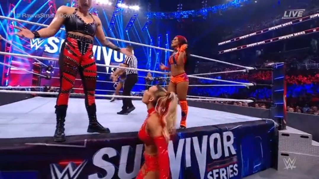 elite_bros's tweet photo. ¡ELIMINAN A CARMELLA!

RAW tiene a 4 en su equipo mientras Smackdown tiene a 5 

#WWE #SurvivorSeries https://t.co/dfNGVNk8TV