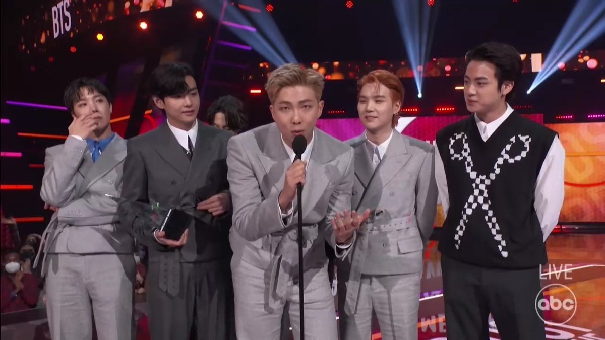 enews's tweet photo. "Seven boys from Korea united by a love for music...This whole thing is a miracle." #AMAs Artist of the Year, @BTS_twt. 👏 👏 👏 https://t.co/rWj6LKzUYX