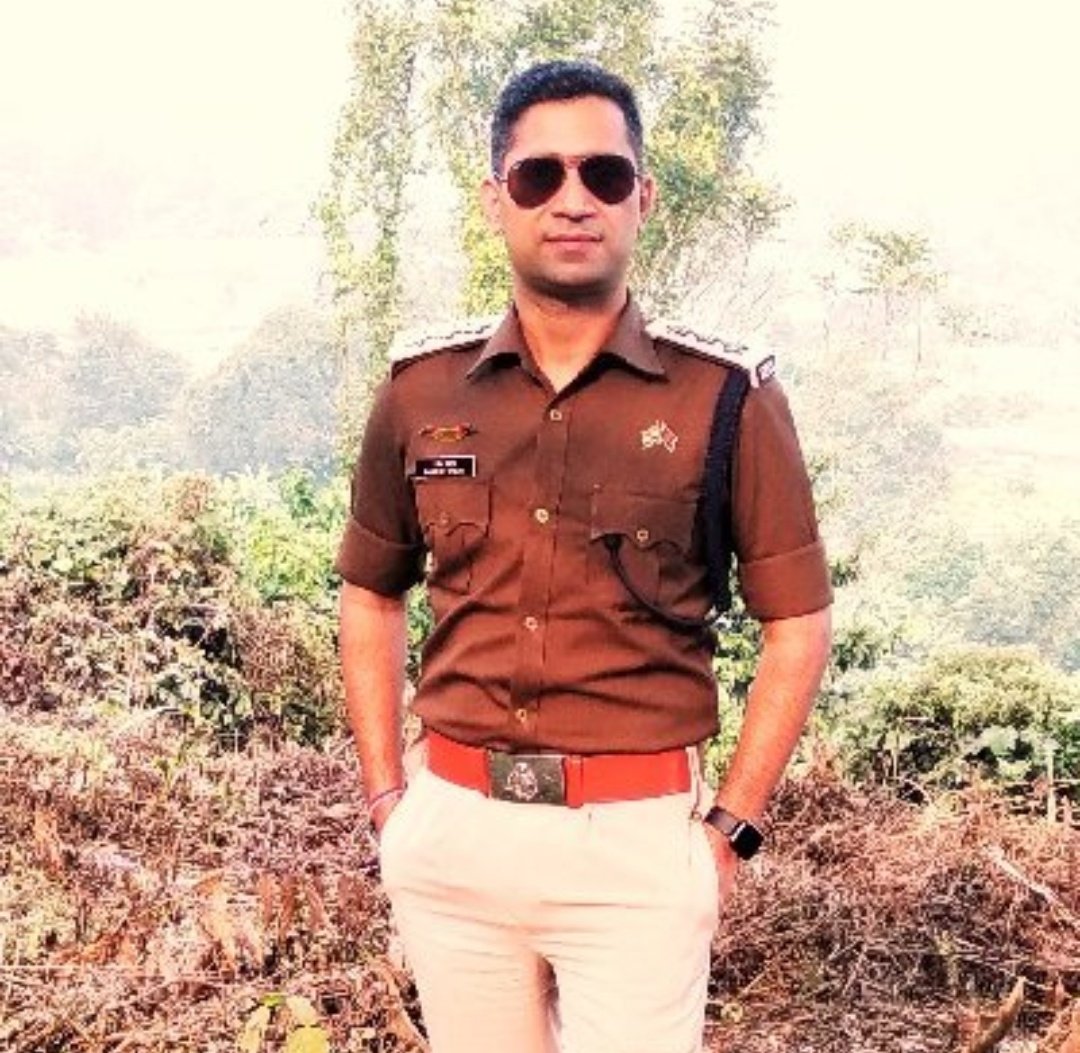 NilanjanDasAITC's tweet photo. The SDPO Agartala @RameshYadavIPS attacked the TMC leaders at East Agartala PS. TMC workers were dastardly attacked by @BJP4Tripura goons in his presence. He got @sayani06 arrested.

Wonder what motivates his cheap actions? He belongs to “Modiji ka sena”!

#TripuraPoliceGundaraj https://t.co/oax6DASI2e