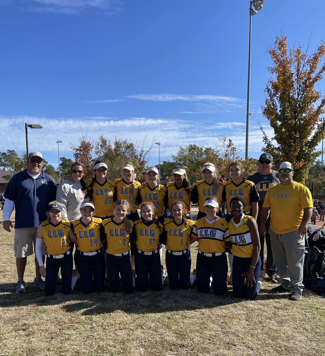 EmileyMccall's tweet photo. Had a blast with this group of girls this fall! This weekend may have not been the outcome we wanted but we always played as a team. Can’t wait for next season! @LLG_Pedy @llpcoach @kjhyatt6 @MarkTucker704 @stevie_grice https://t.co/3dAHrWwtsJ