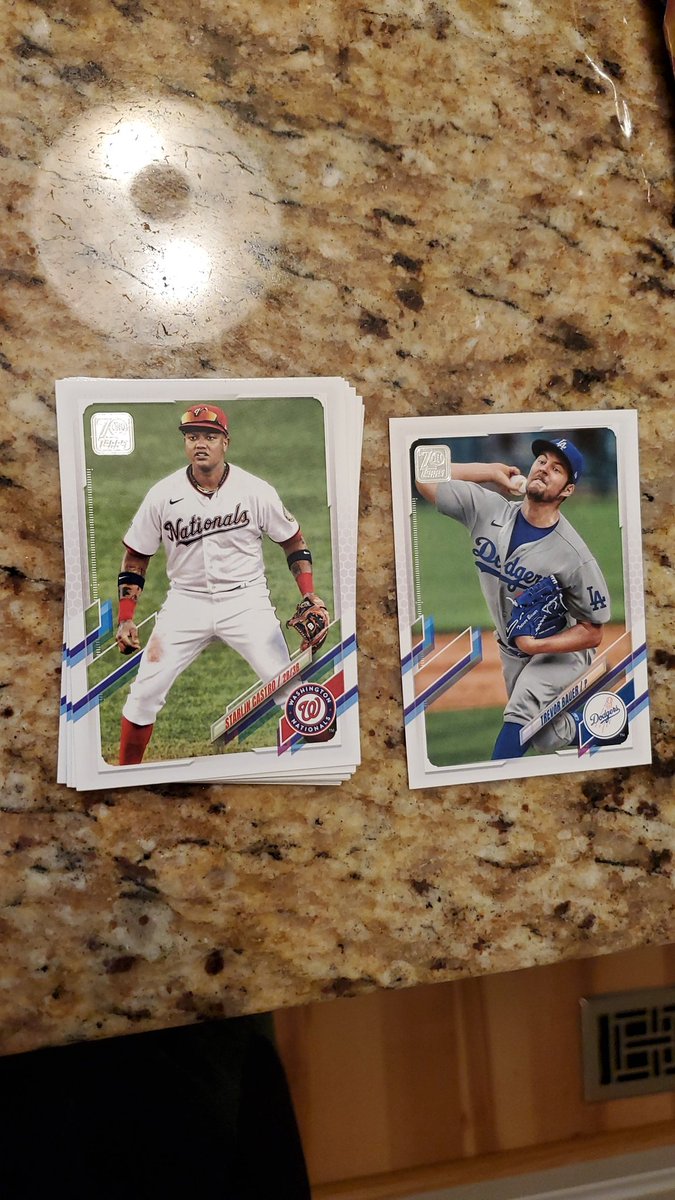 ThatOhioKidRyan's tweet photo. Purchased my first pack of baseball cards in a couple years today. Impulse buy when out with the girls.... and now I know what its like to own the worst pack of #Topps cards to be assembled. Heres the first 2 cards #Topps70 https://t.co/snjGIpebl1
