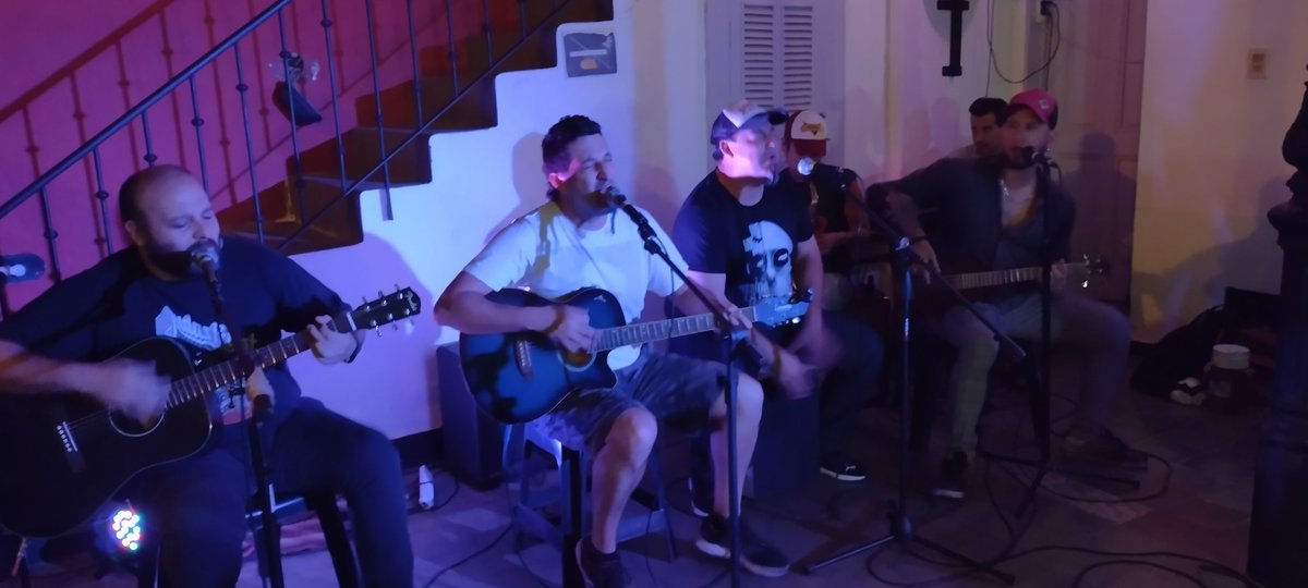 RuloSotelo's tweet photo. Les presento a la mejor banda de Corrientes: Grito Clandestino. https://t.co/3BnE2ZHupn