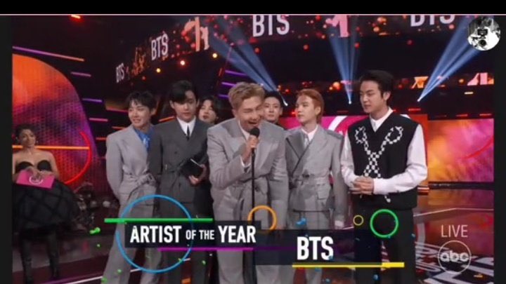 https_taeberry's tweet photo. 3/3  CONGRATS BTS!!! I AM SO PROUD OF YOU GUYS, I LOVE YOU ALL SO MUCH!! 😭💜
🏆 Artist of the Year
🏆 Favorite Pop Duo or Group
🏆 Favorite Pop Song (Butter) https://t.co/NoXA7FAguB