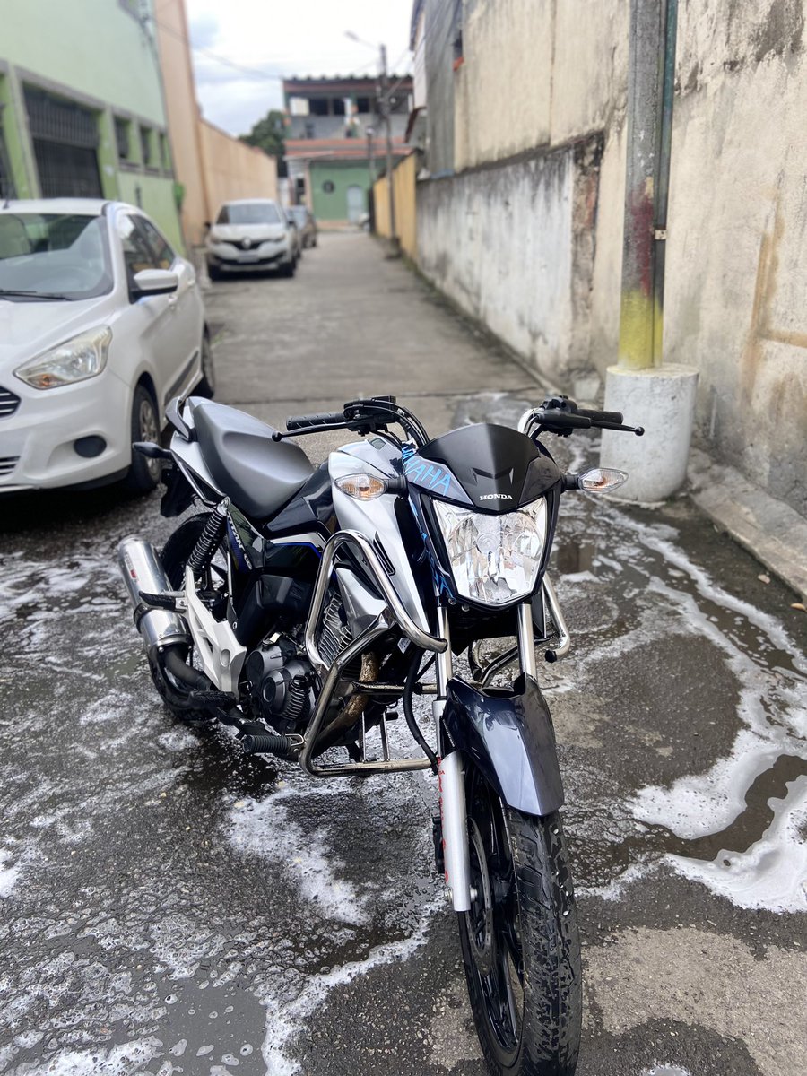 _camposgt's tweet photo. Koe galera, minha moto foi roubada hoje na estr do japore (vila valqueire), quem puder da rt vai ajudar muito, a moto está exatamente desse jeito… MOTO DE TRABALHO https://t.co/j0SBCREAHA