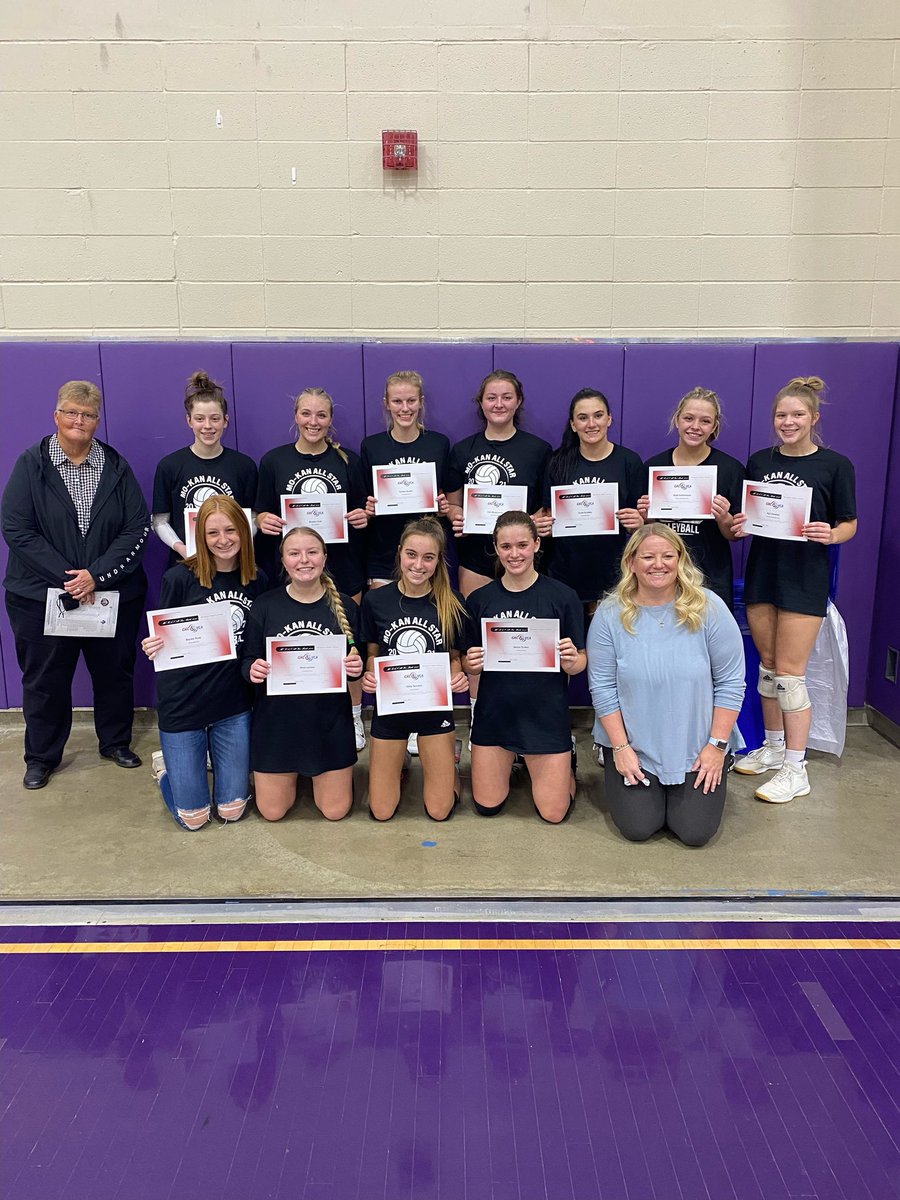OHSVolleyball2's tweet photo. Such a fun way to wrap up your high school career! Congratulations Anna, Emma, and Cali! https://t.co/iCO51ZCZRD