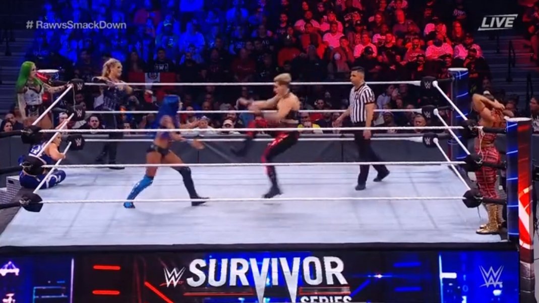 elite_bros's tweet photo. SASHA BANKS ELIMINA A LIV MORGAN.

Quedan 4 de SD y 2 de RAW

#WWE #SurvivorSeries https://t.co/4TwuKK0Mb5