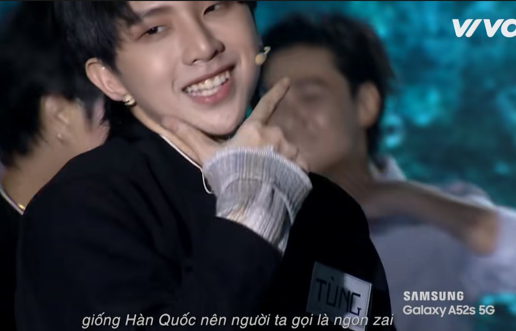 Uni_Kimchi's tweet photo. Anh là rapper mắt một mí giống Hàn Quốc nên người ta gọi là ngon zai :))))
#TungMaru #Unimotion #Uni5 https://t.co/hlIsg4h5e1