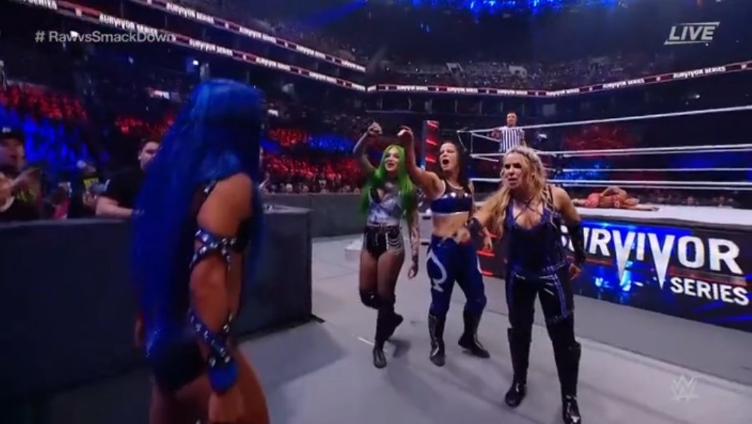elite_bros's tweet photo. Eliminan a Rhea pero todo el equipo de Smackdown hace que Sasha sea eliminada.

#WWE #SurvivorSeries https://t.co/pS8NFpULa4