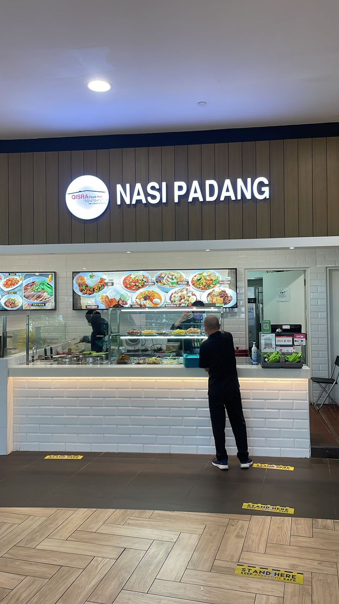 nusms's tweet photo. I spy an operating Halal Nasi Padang stall at UTown Flavours cafeteria 👀 

If you are studying in school, this is a Halal food option that you can try! Support our Muslim food stall owners/hawkers 💚 https://t.co/DDxwtinHuz