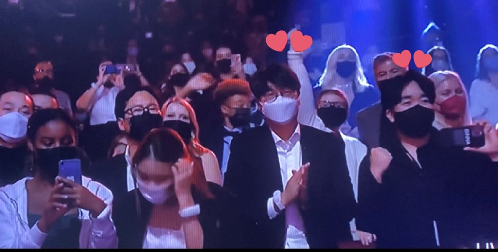 CYPHERS_DDAENG3's tweet photo. CEO LENZO and BTS Choreographer Mr.Son on the audience too. 😭🥺💜
#BTSxAMAs @BTS_twt https://t.co/PRRpZUJxlB