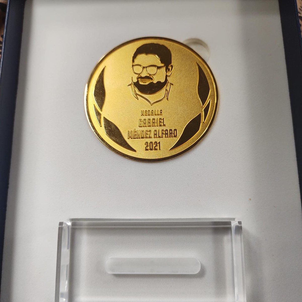 JornadaDh's tweet photo. Hoy entregamos la medalla “Gabriel Mendez Alfaro 2021” al mérito juvenil y labor social a Grisel Ancona, quien impulsa a mujeres al emprendimiento profesional a través del uso de tecnologías. !! Gracias por ser inspiración @GabrielMendezA !! https://t.co/es7OQSGSs9