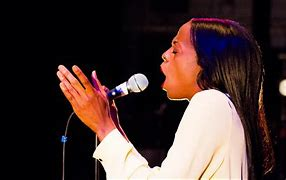 dmcstageleft's tweet photo. Do you know how to belt? It's a great skill to have. Work on singing from your diaphragm rather than your throat, have proper breath support, and lower your jaw. These will all help. Also, practice humming through a straw. Have you tried these?
#singingtips #singingtechniques https://t.co/Tg9c9g0Cum