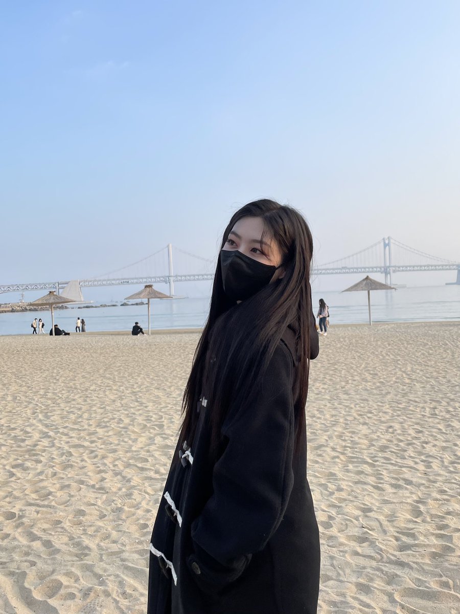 seeunthinker's tweet photo. how can she be so pretty?? https://t.co/wjETgwLbG0