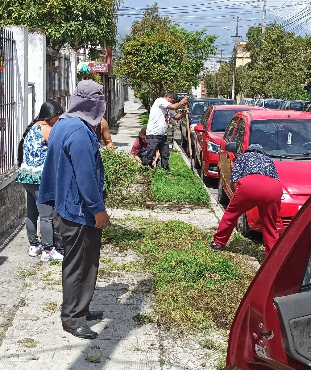 WALTERFERULLOA's tweet photo. Minga Casa del pueblo Kitu Kara https://t.co/t0rrHosbqw