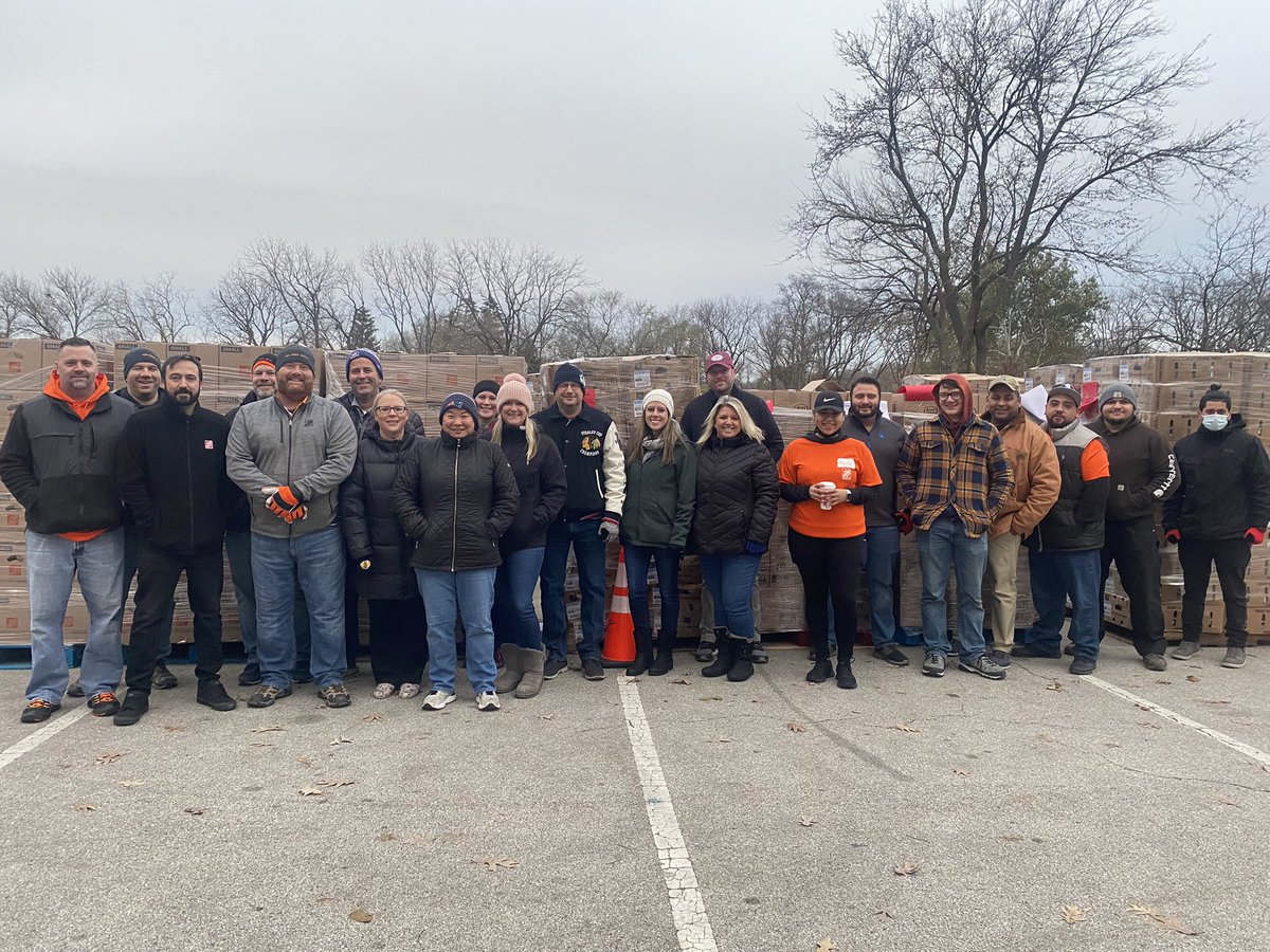 lmachenthd's tweet photo. Thank you to all our volunteers! We donated 2,500 boxes filled with essentials to Aurora! #thankful 🧡  @Heather41255725 @AngelWhitefleet @LimonezT @BenHuds02749295 @brian_flanigan1 @THDmattcope @krauseDepot @MarineMarc6925 @LilyGSV @Lisa78840187 @BrianDavisHD2 @KerckhoveSteve https://t.co/oFhe9JrIuQ