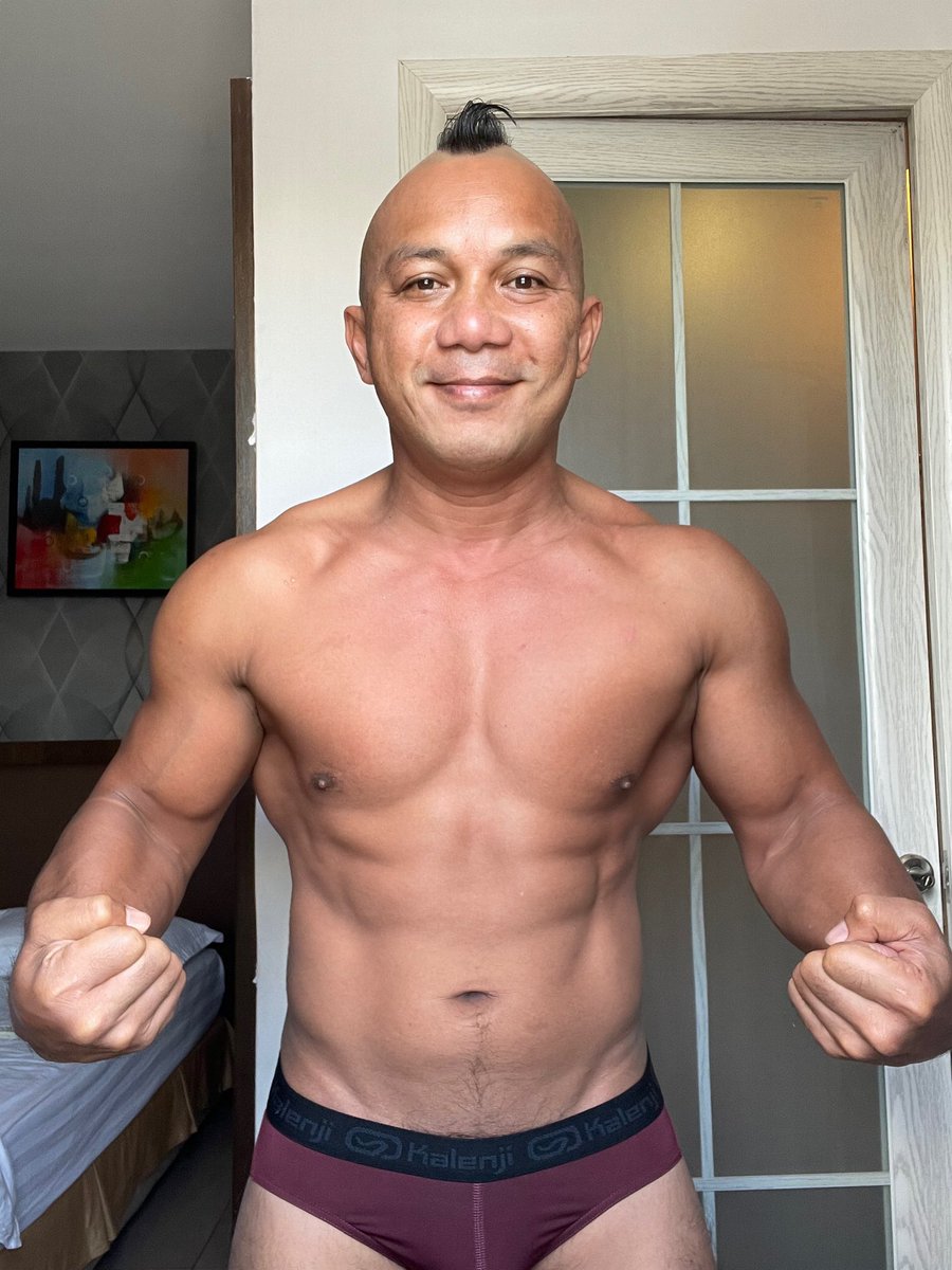 AJpyroMMA's tweet photo. My body knows how old I am but my mind refuses to believe it!
Guns blazing at 47 π₯
After no rugby for 2 years, I had a blast!
#KickAssAt47
#FitOver40
#PyroFit
#Rugby
#CobraLegends https://t.co/pEQrySczTe
