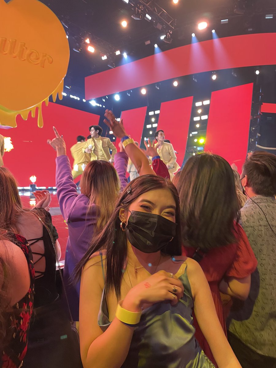 orul82ki's tweet image. IM STILL SHAKING I LOVE YOU SO MUCH @BTS_twt 😭😭❤️❤️ BEST NIGHT OF MY LIFE ❤️❤️❤️ #BTSxAMAs #AMAs #AMAsBTS