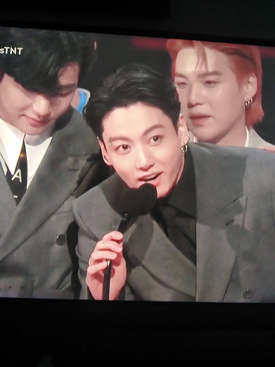danycorrea841's tweet photo. @bts_bighit @AMAs 💜💜💜💜 https://t.co/HM3WdkWi8X