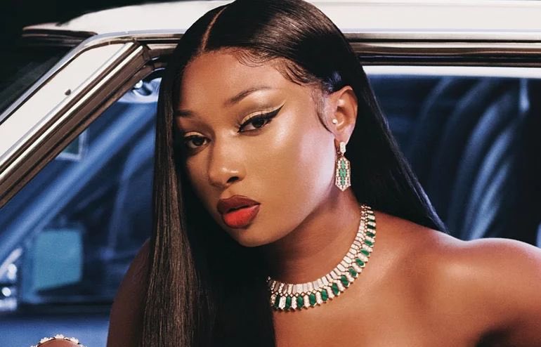 tracklist's tweet photo. BTS, Megan Thee Stallion e Doja Cat foram os artistas premiados dessa edição do #AMAs, com 3 prêmios cada! https://t.co/CmeubjEPHG