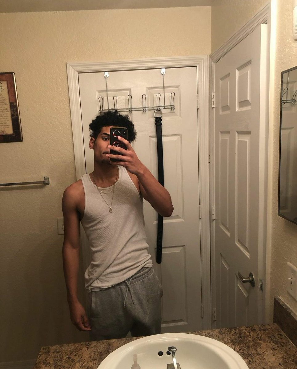 TheGodofDick1's tweet photo. i need to see his meat 🤤 https://t.co/nRIjPvcGZq